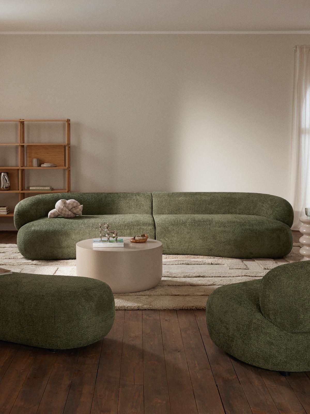 Ambiente contemporâneo com superfícies têxteis