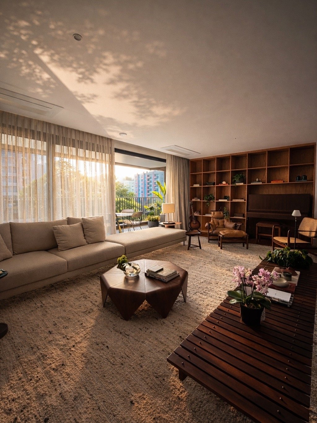 Ambiente contemporâneo com superfícies têxteis